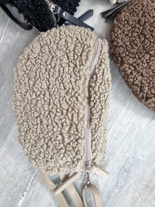 Kuschelige Teddy-Bauchtasche