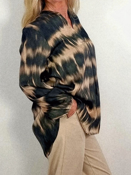 Elegante Bluse im Batik-Look – lässig, modern und unglaublich bequem
