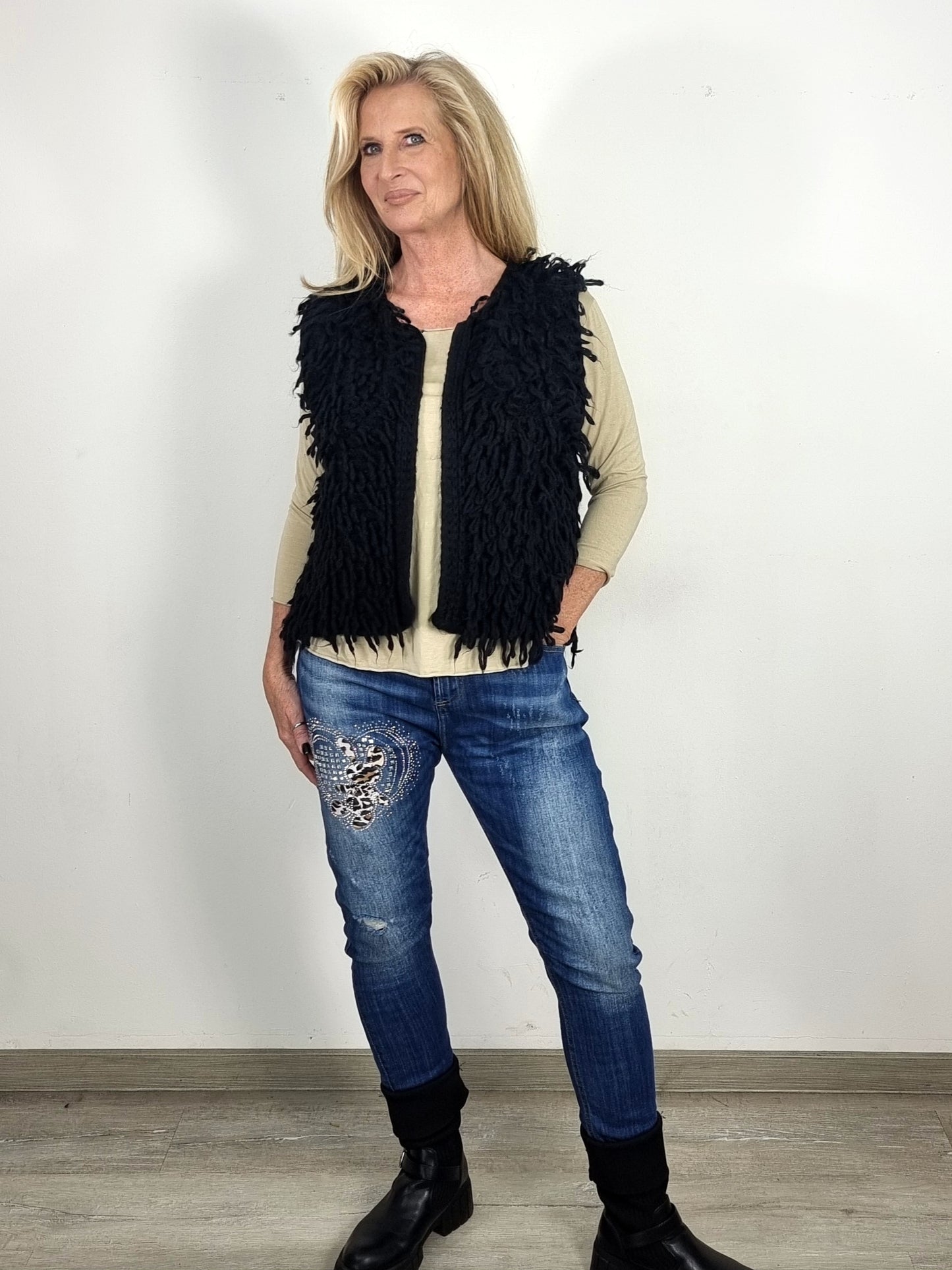 Kuschelige Strickweste – Dein neuer Winterliebling Schwarz