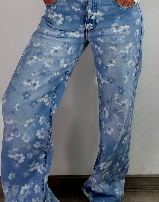 Flower-Denim: Die Jeans, die jedes Outfit zum Hingucker macht