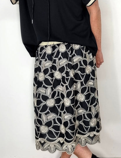 ✨ Stickrock  in Weiß und Schwarz mit Blumenmuster