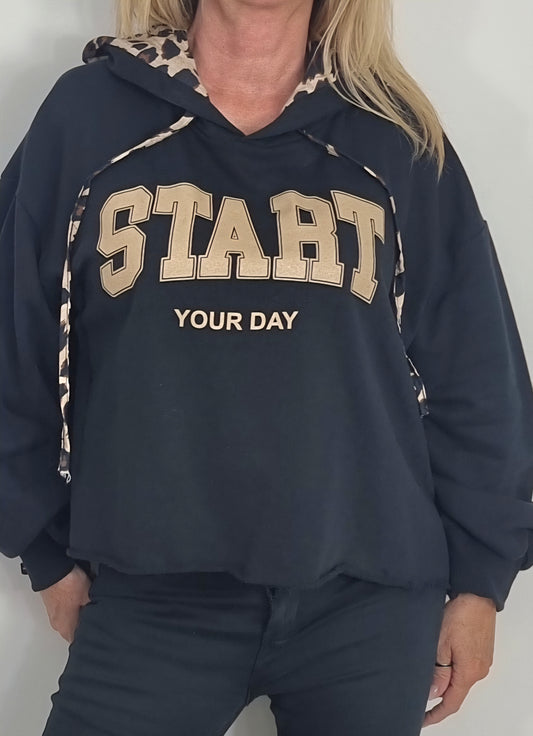🖤Hoodie „START YOUR DAY“ – mit Leo-Details 🖤