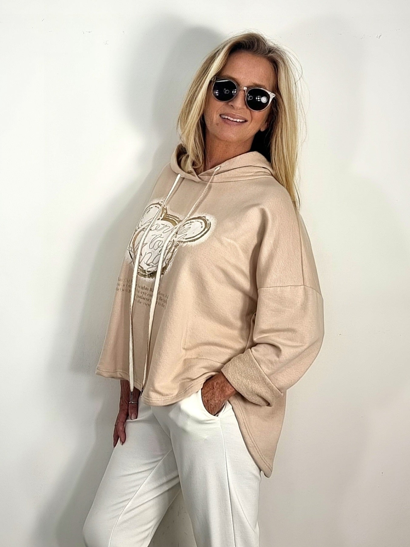 Oversize Hoodie „Bon Voyage“ – Beige