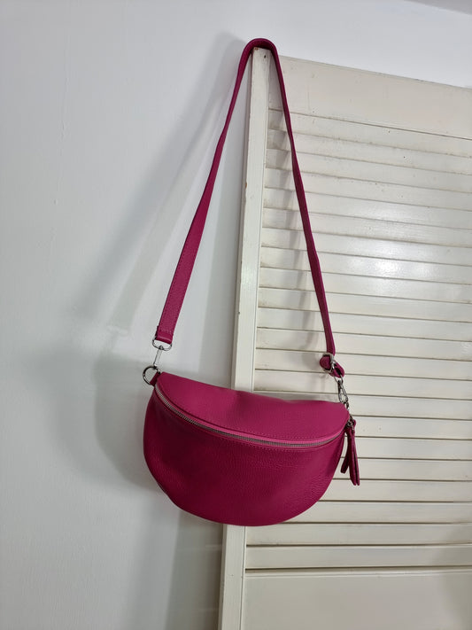 Rote Ledertasche