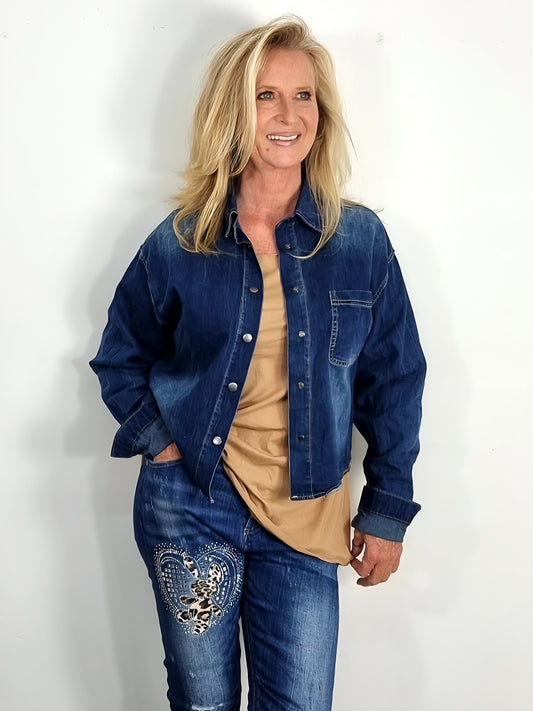 Kurz geschnittene Jeansjacke – lässig & modern