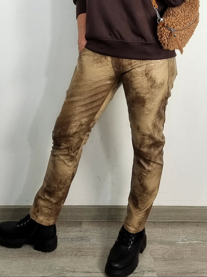 Batik Lederlook Hose – Trendiges Must-Have