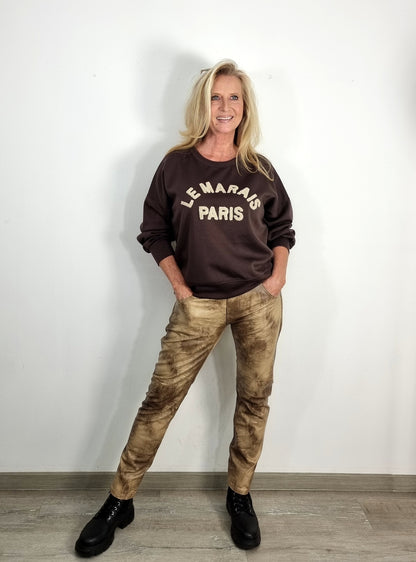 Batik Lederlook Hose – Trendiges Must-Have