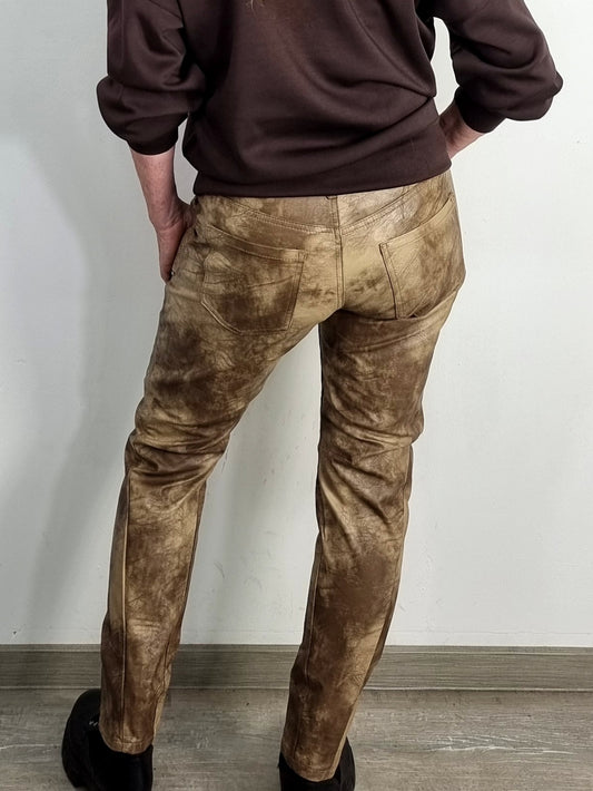 Batik Lederlook Hose – Trendiges Must-Have