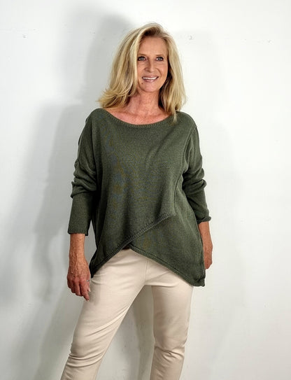 Asymmetrischer Strickpullover – Olivgrün
