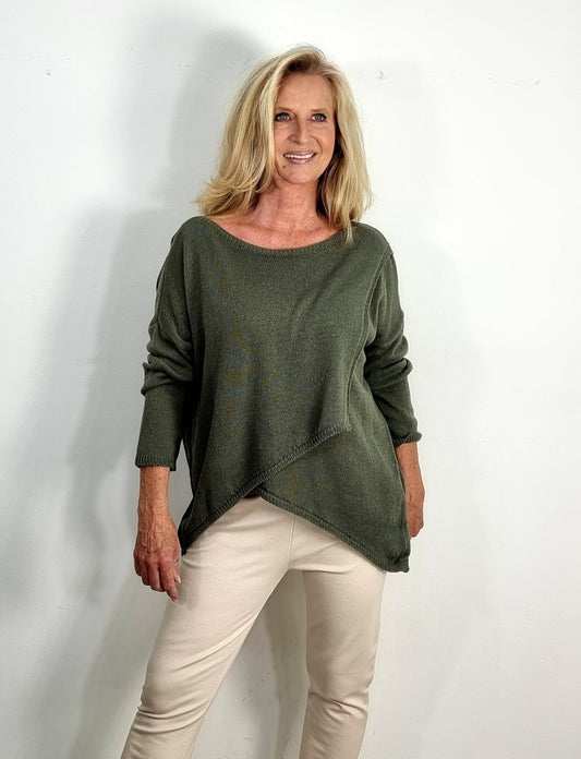 Asymmetrischer Strickpullover – Olivgrün