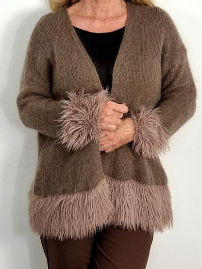Kuscheliger Strick-Cardigan mit Fell-Details
