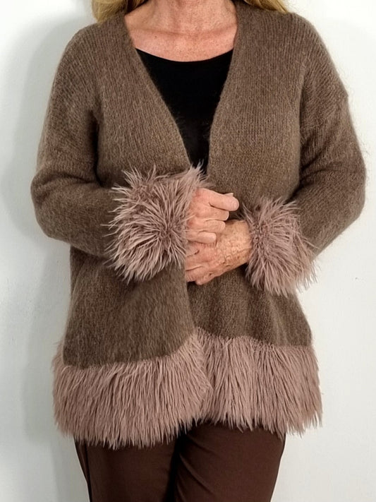Kuscheliger Strick-Cardigan mit Fell-Details