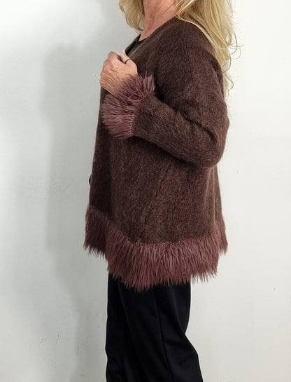 Kuscheliger Strick-Cardigan mit Fell-Details – Braun