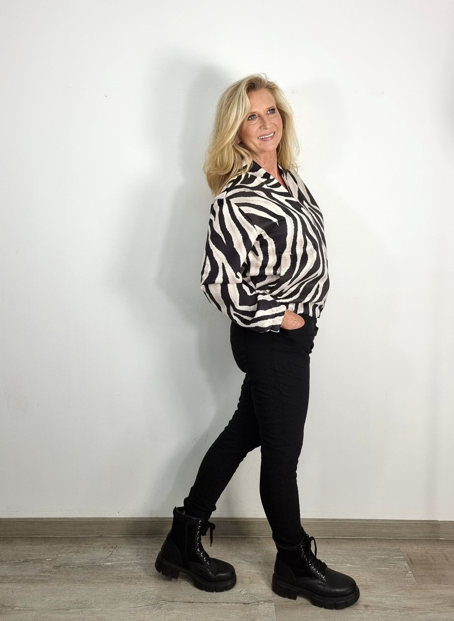 Zebra-Blouson in Wildleder-Optik - Schwarz