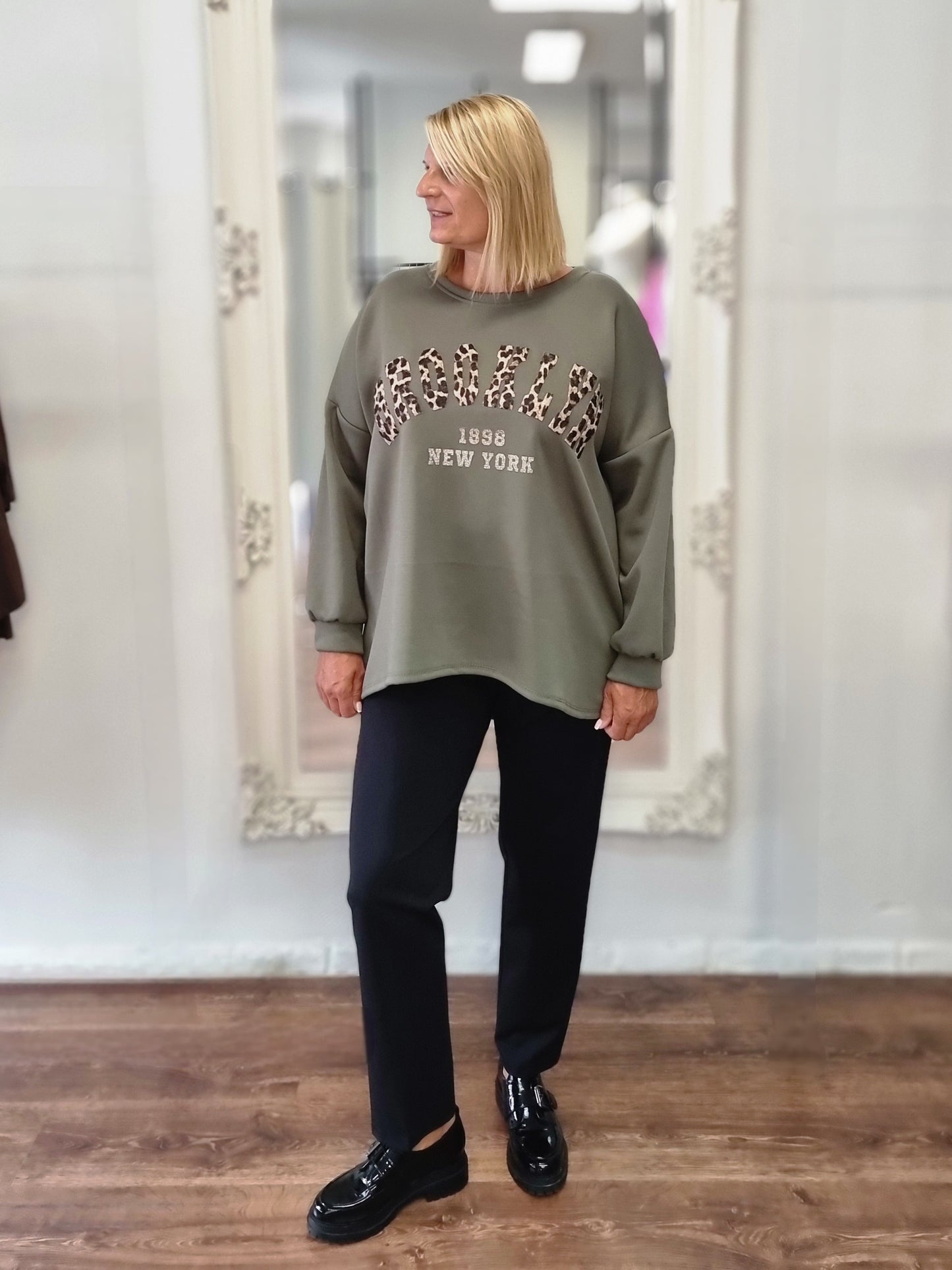 ✨ Oversize Sweater mit Statement ✨