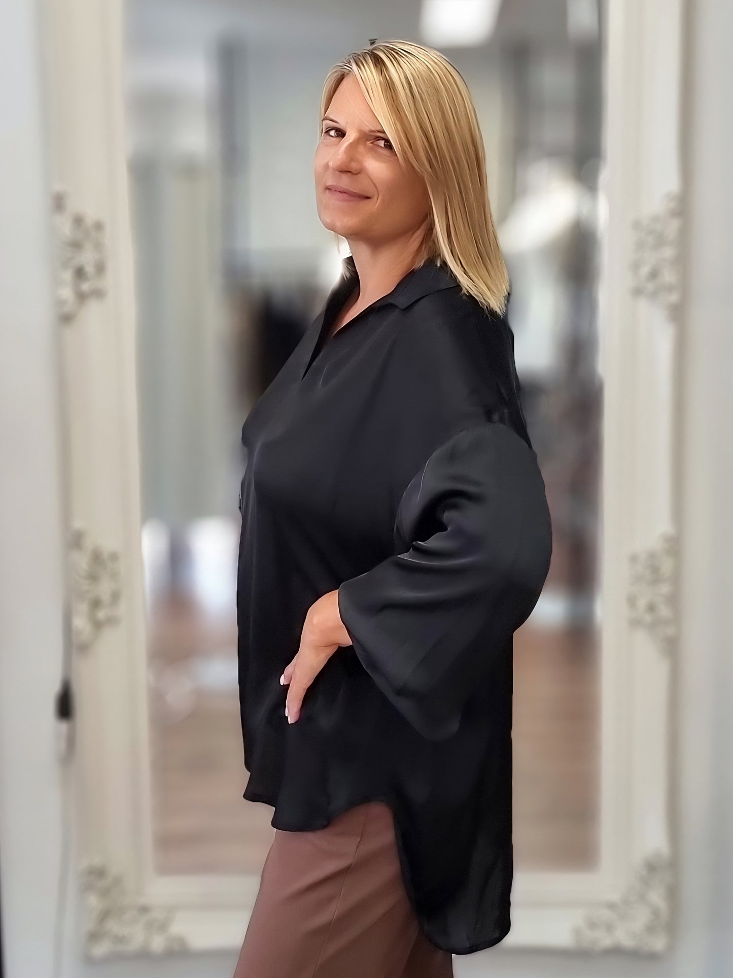 Satinbluse in Schwarz – Eleganz trifft auf Komfort