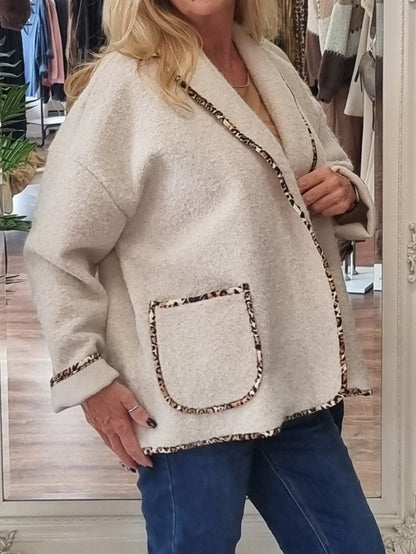 Teddyjacke mit Leo-Details Beige & Braun
