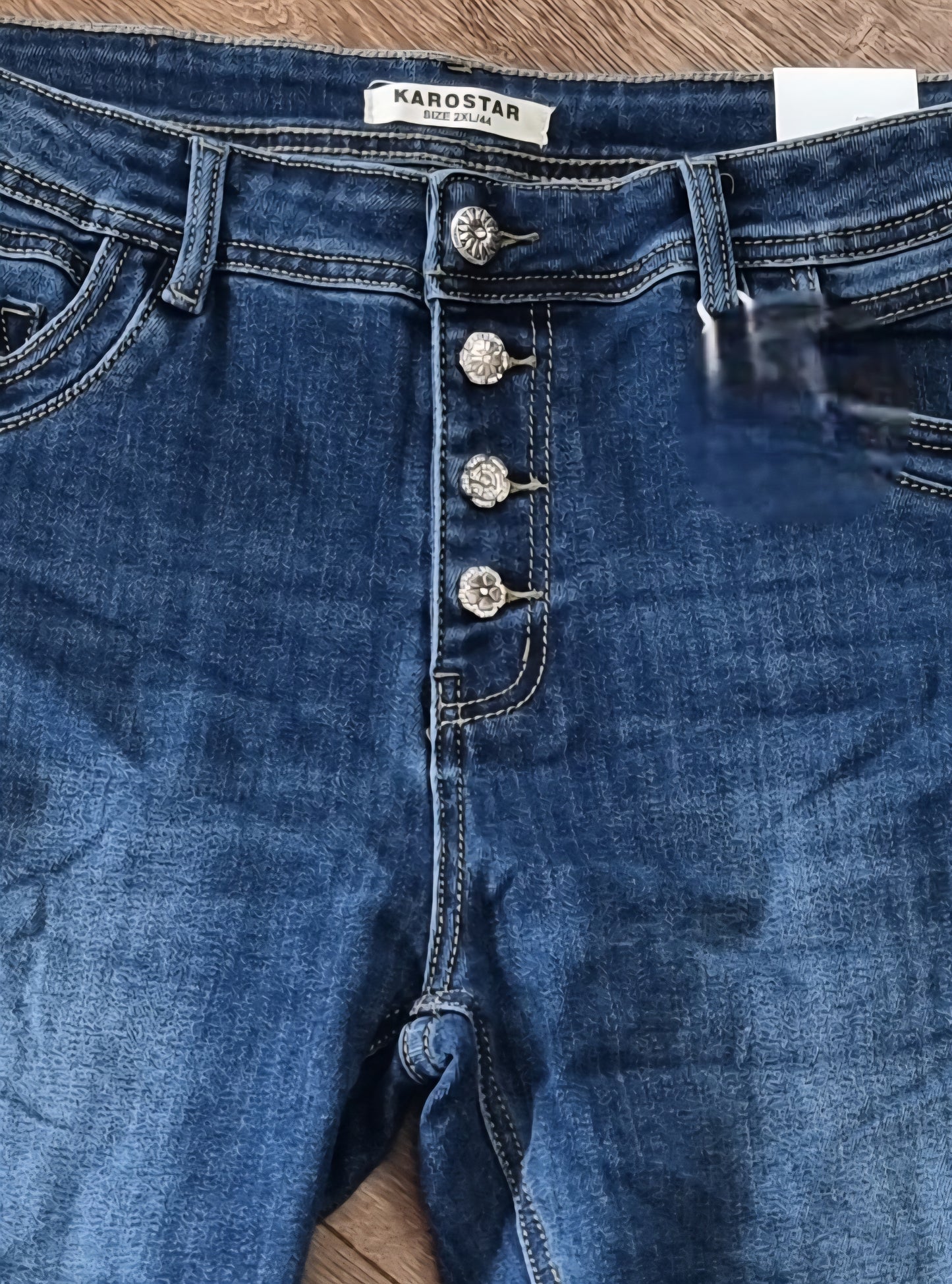 Trendige Jeans mit Knopfleiste bis 48 – lässig & stylisch zugleich