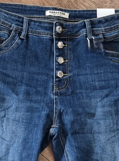 Trendige Jeans mit Knopfleiste bis 48 – lässig & stylisch zugleich