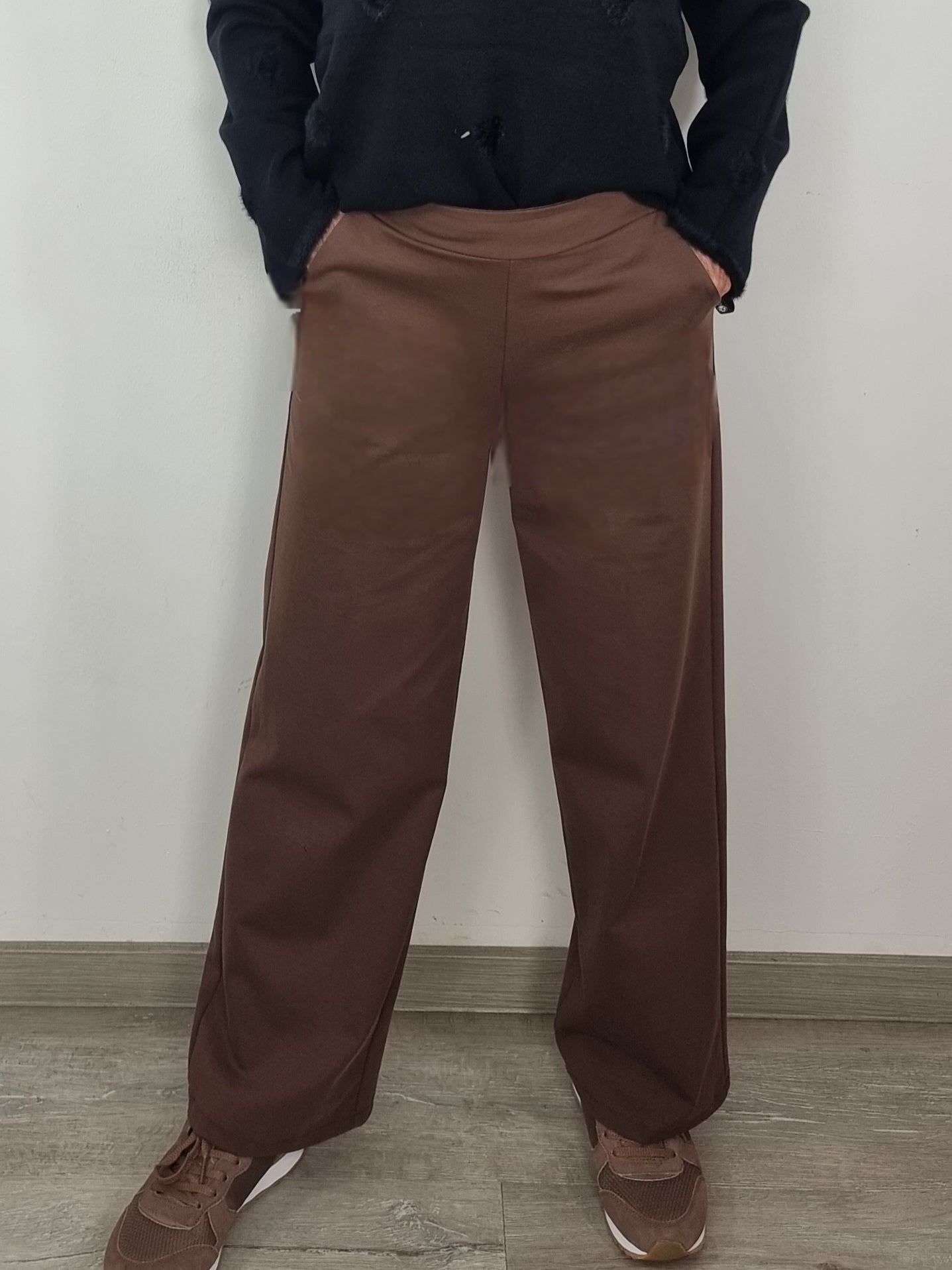 Weite Stoffhose in Schokbraun