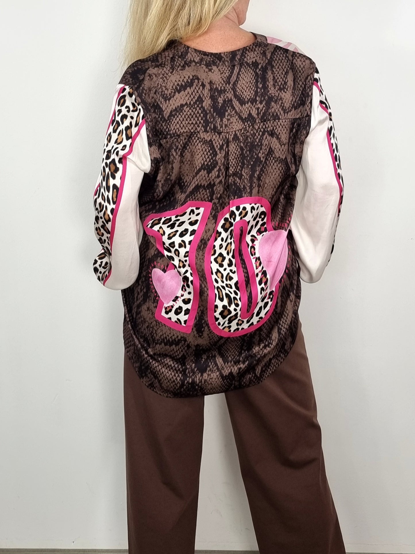 Bluse "Love Life" – Statement-Piece mit Herz 💕