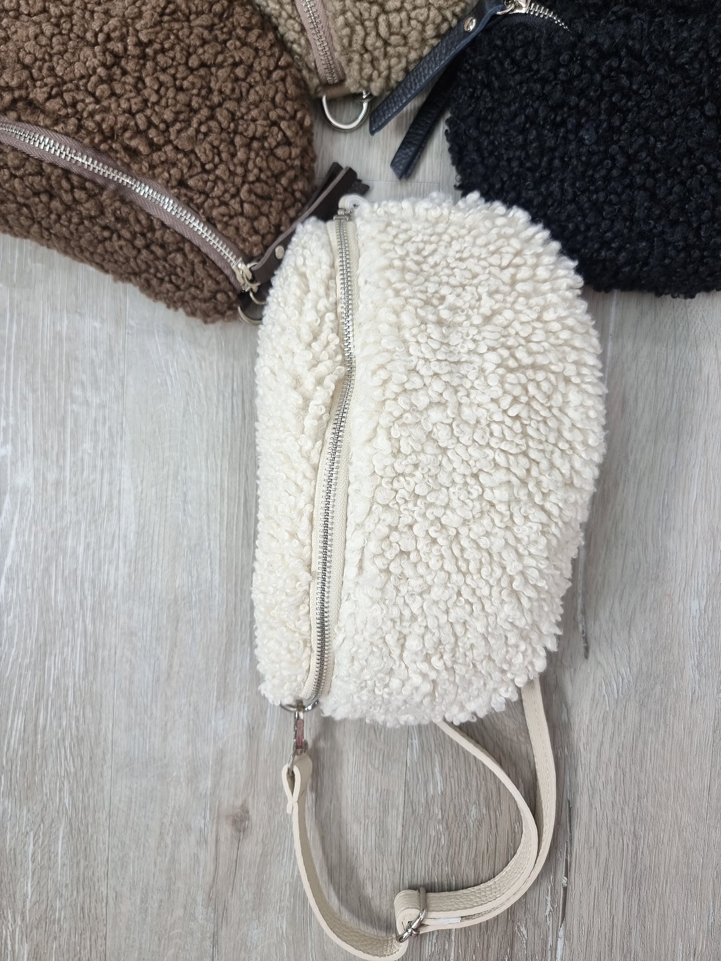 Kuschelige Teddy-Bauchtasche