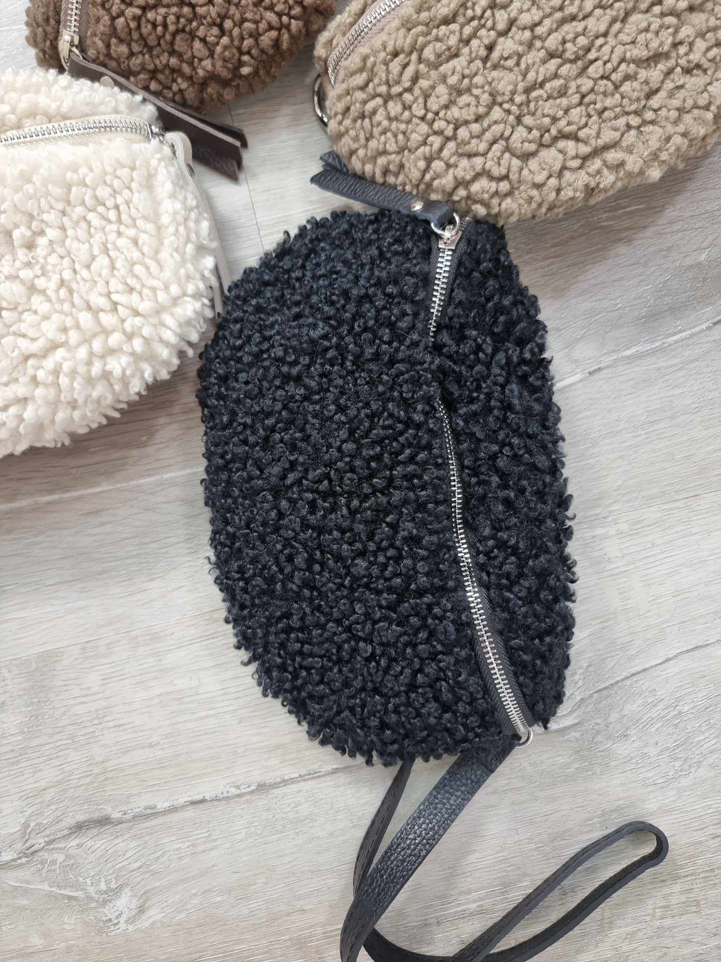 Kuschelige Teddy-Bauchtasche