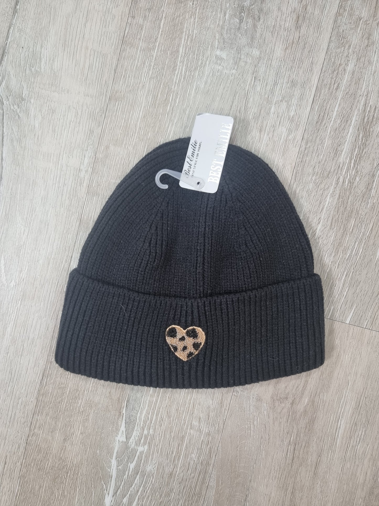 🧶 Strickmütze mit Herz-Detail