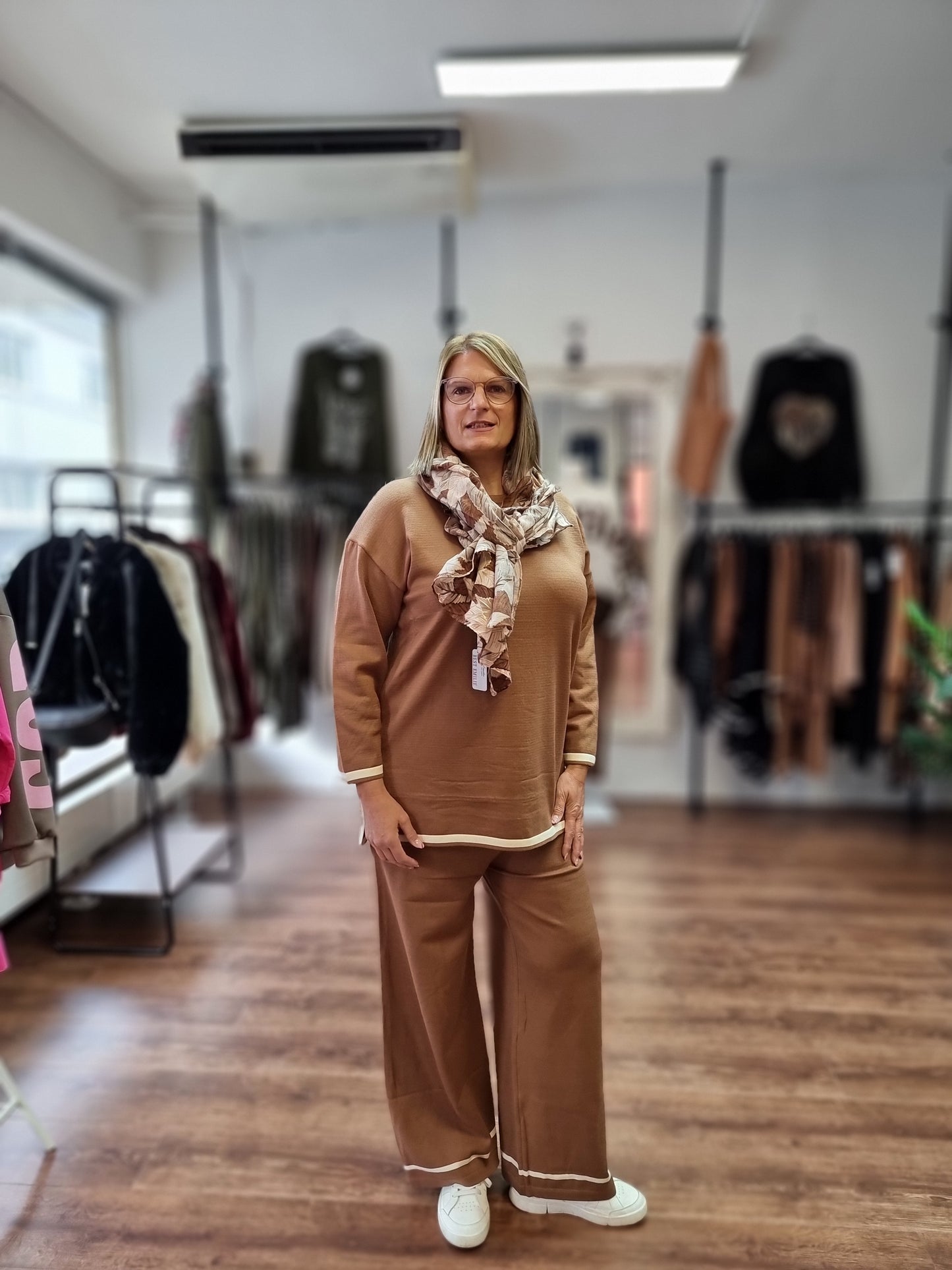 Zweiteiliger Freizeitanzug mit Kontrastkante " EINZEL ERHÄLTLICH