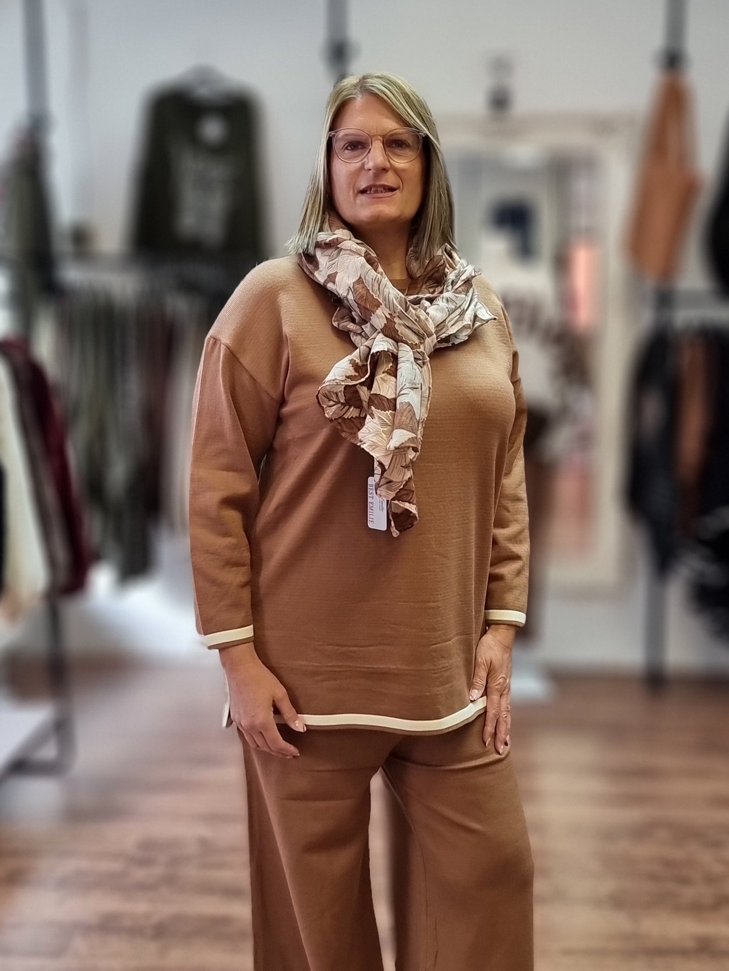 Zweiteiliger Freizeitanzug mit Kontrastkante " EINZEL ERHÄLTLICH