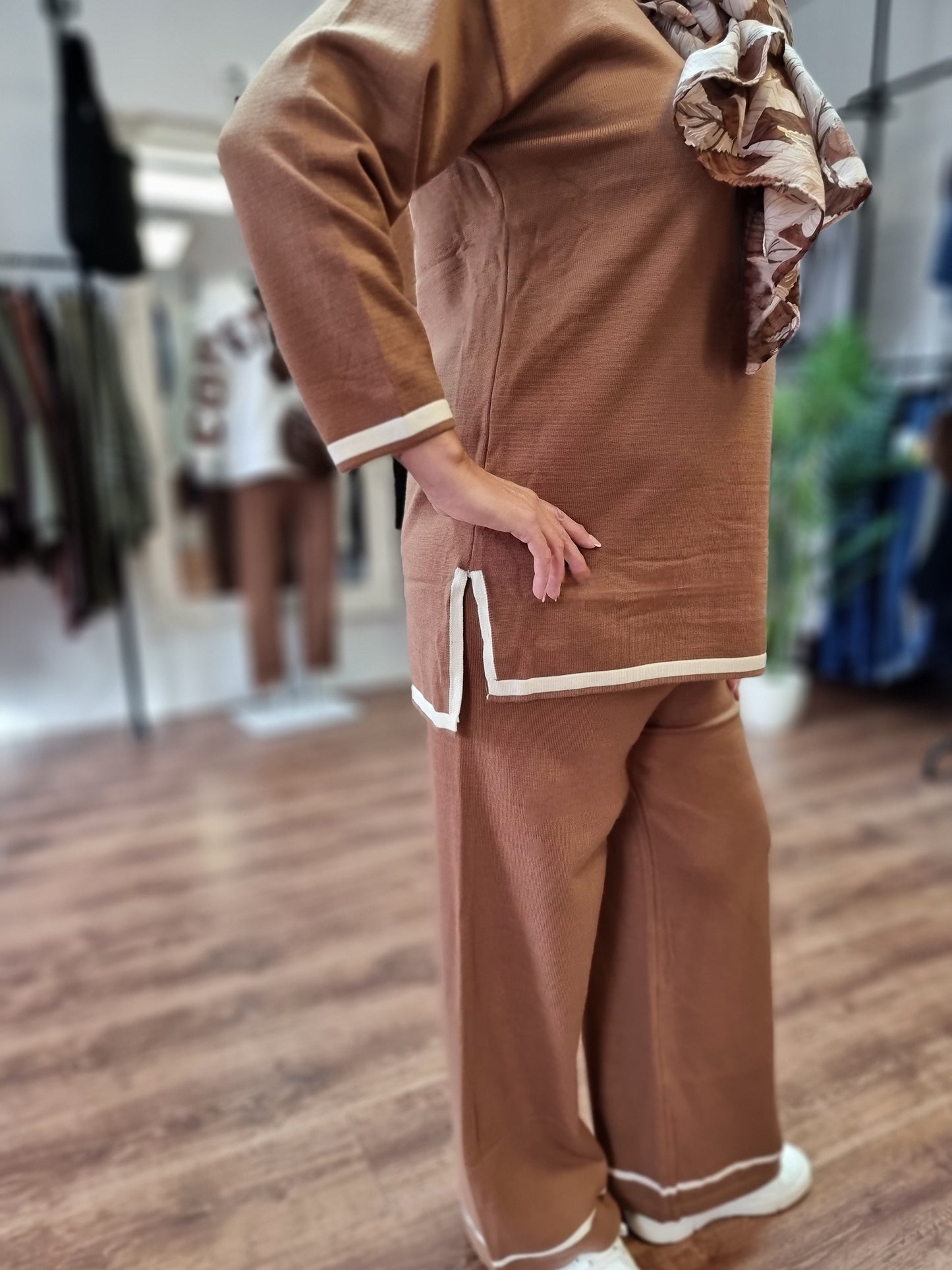 Zweiteiliger Freizeitanzug mit Kontrastkante " EINZEL ERHÄLTLICH