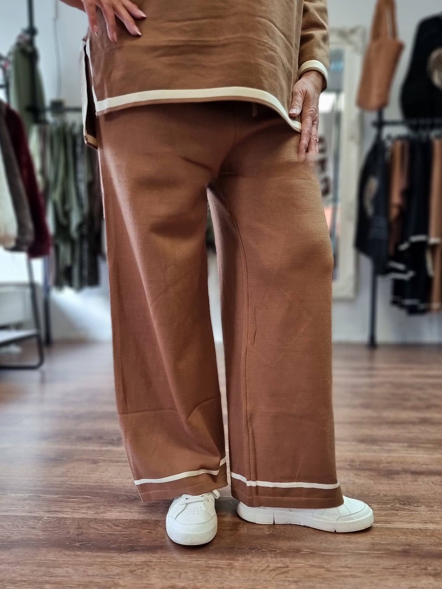 Zweiteiliger Freizeitanzug mit Kontrastkante " EINZEL ERHÄLTLICH