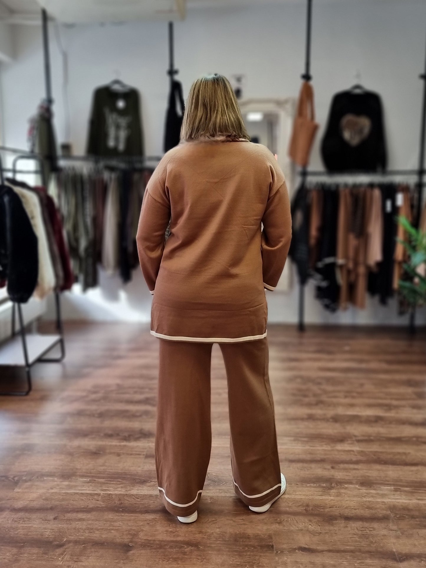 Zweiteiliger Freizeitanzug mit Kontrastkante " EINZEL ERHÄLTLICH