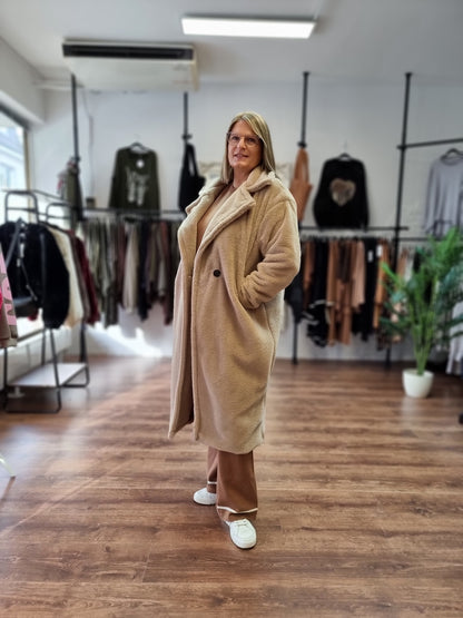 🧥 Kuscheliger Teddy-Mantel in Beige und Schwarz