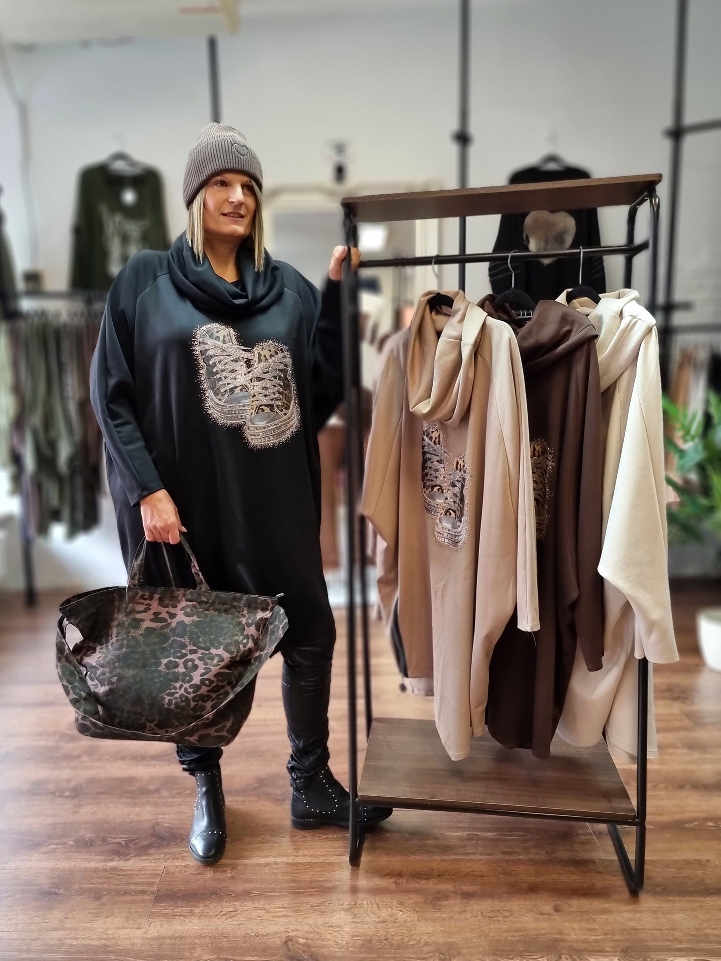 Longsweat „Sneaker Glam“ – Bequem, stylisch & ein echter Hingucker in 4 Farben