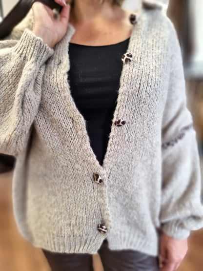 🖤 Kuschelige Strickjacke mit Leo-Knöpfen in 3 Farben