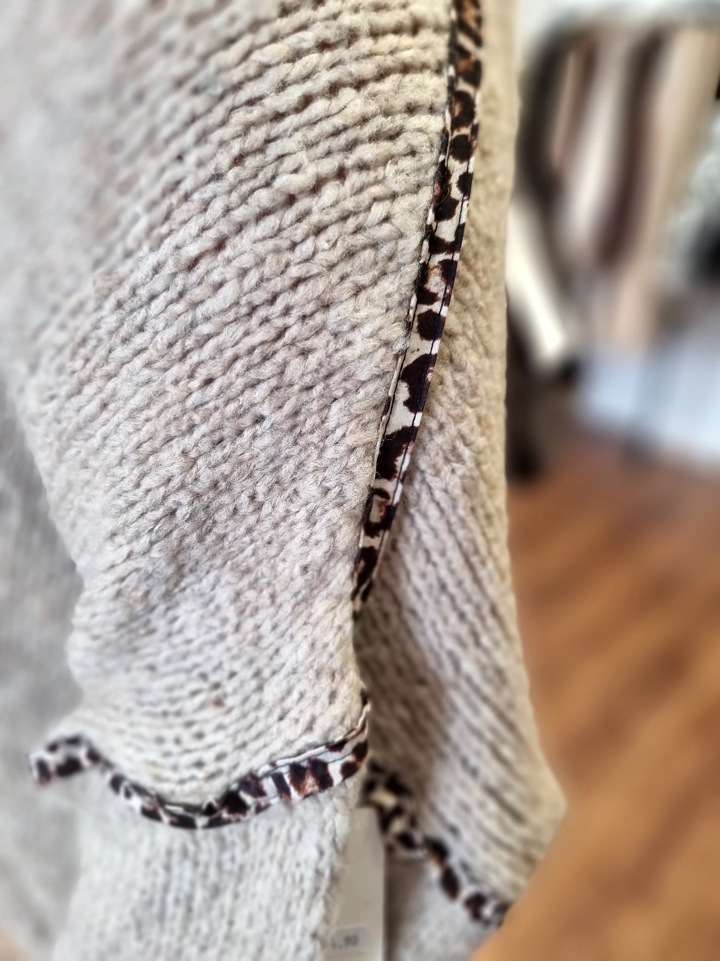 🖤 Kuschelige Strickjacke mit Leo-Knöpfen in 3 Farben