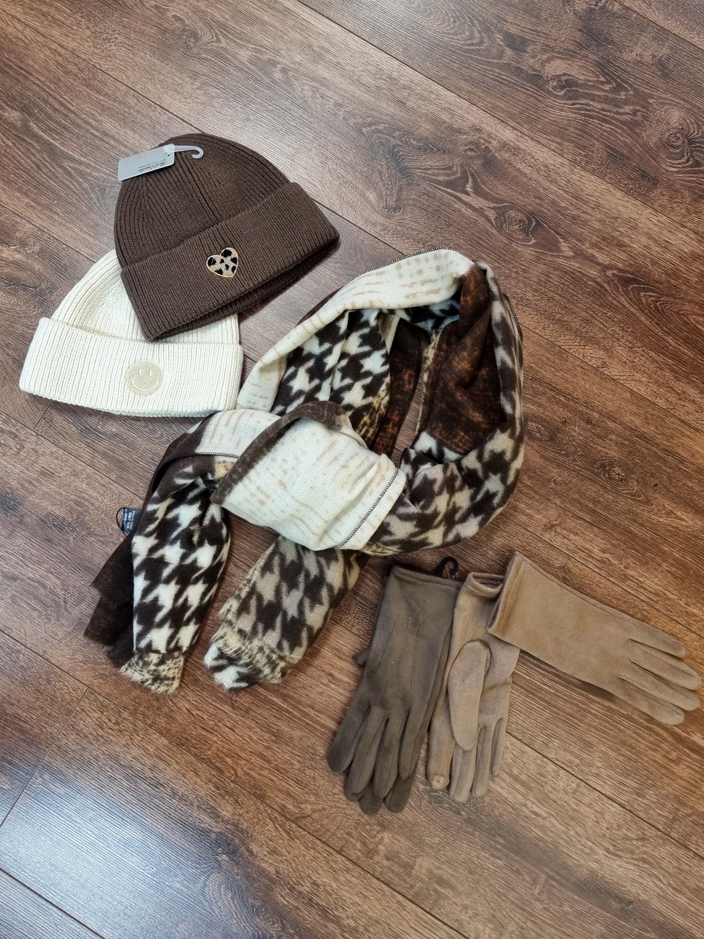 Kuscheliger Patchwork-Schal in Braun-Beige