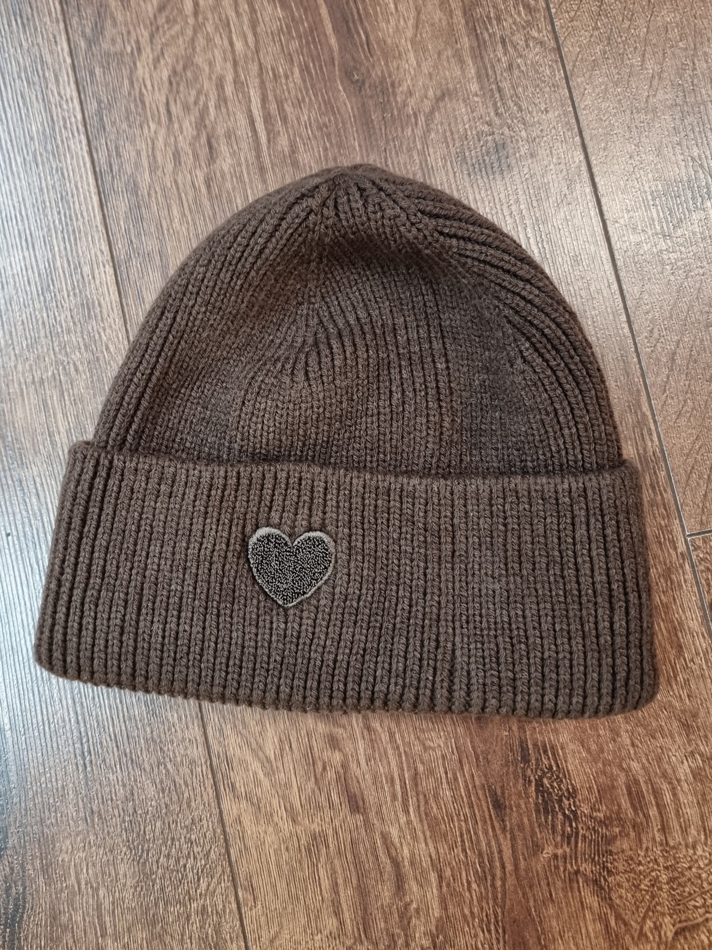 🧶 Strickmütze mit Herz-Detail