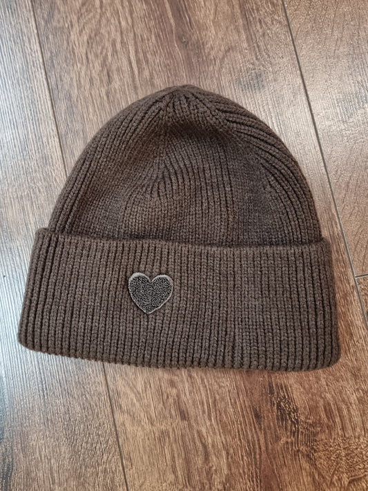 🧶 Strickmütze mit Herz-Detail