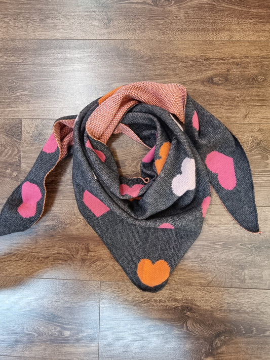 Kuscheliger Herz-Schal – Grau/Pink