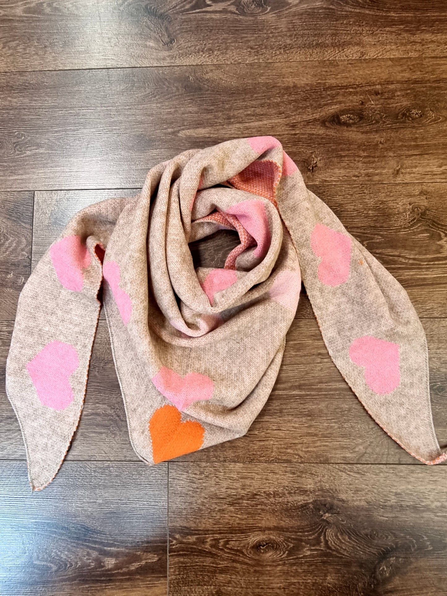 Kuscheliger Herz-Schal – Beige /Rosa