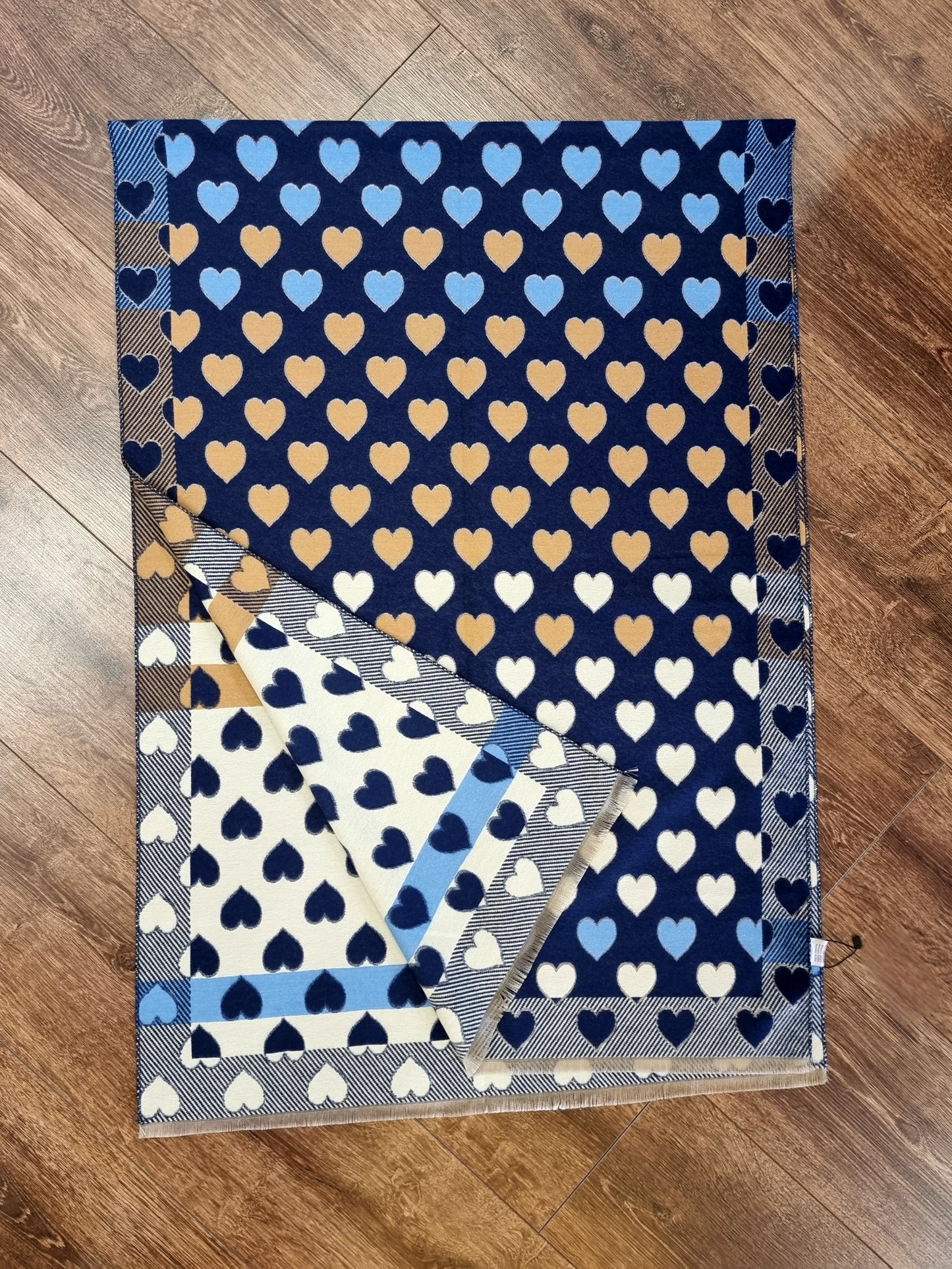 ❤️ Kuscheliger Herz-Schal – Stil trifft Gemütlichkeit ❤️