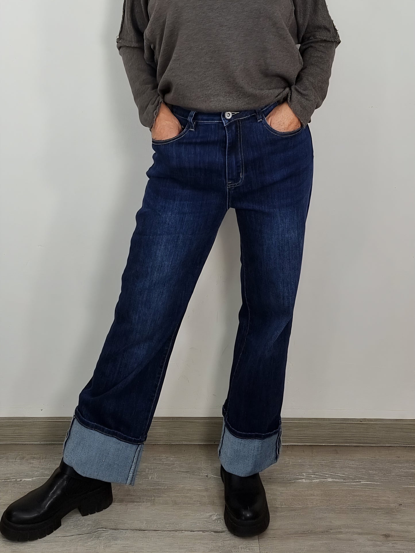 Weite Jeans mit Umschlag