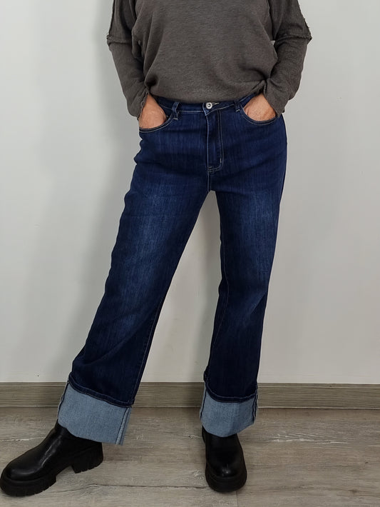 Weite Jeans mit Umschlag