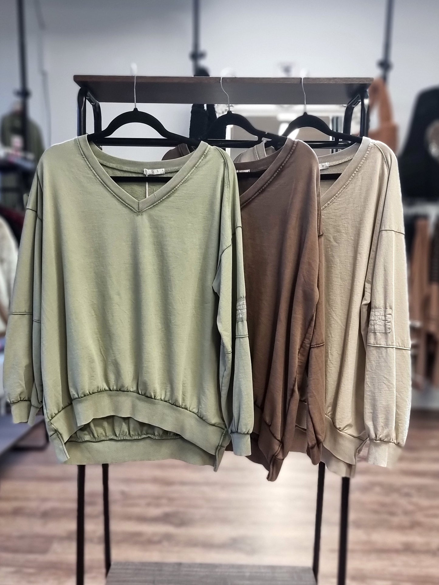 🩶 Weicher Sweater mit V- Ausschnitt– dein neues Lieblings-Basic!