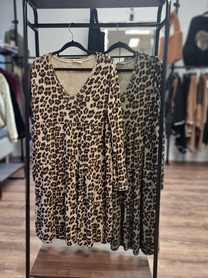 Leokleid mit V-Ausschnitt – wild, super bequem 🐆✨