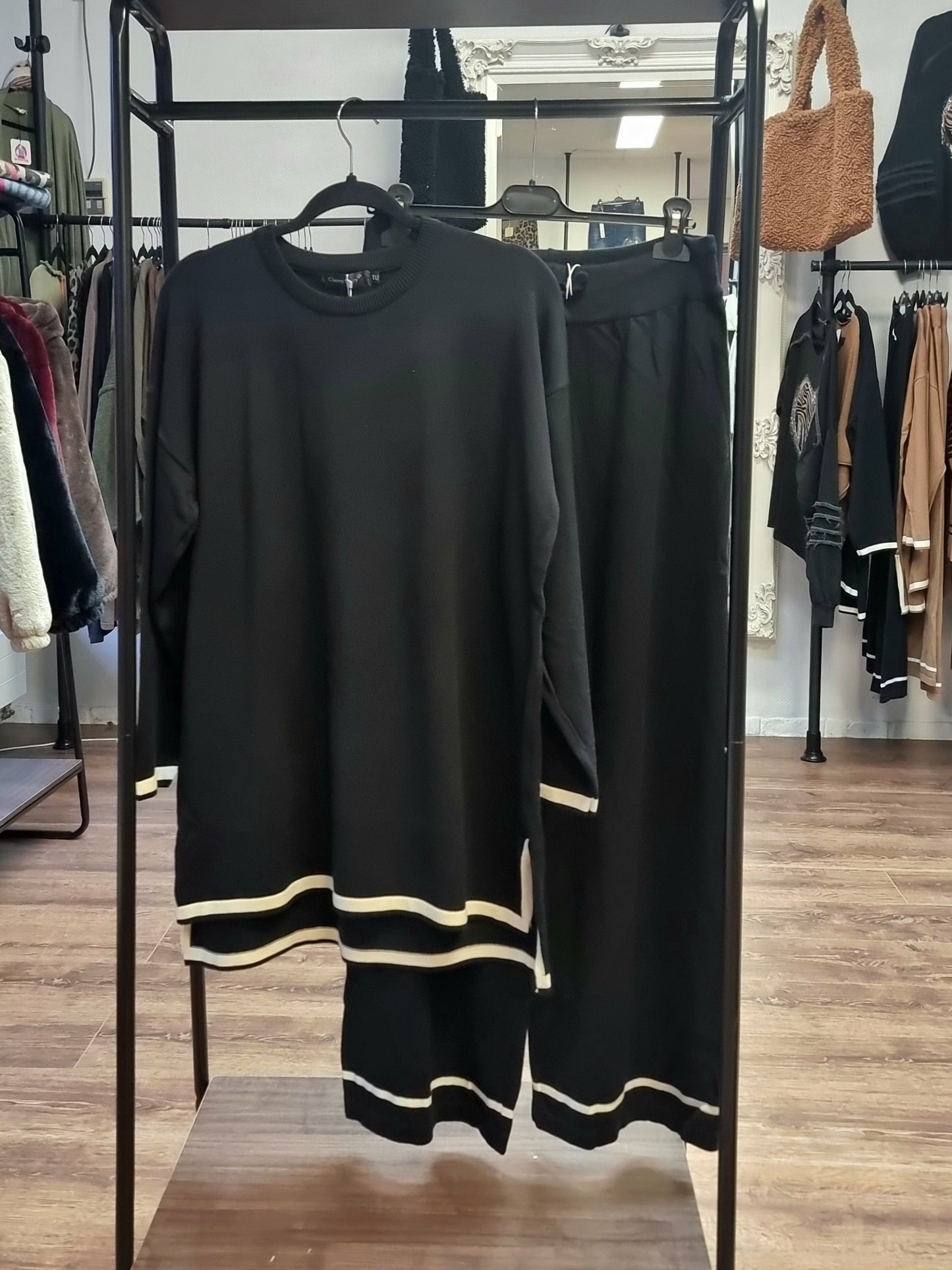 Zweiteiliger Freizeitanzug mit Kontrastkante " EINZEL ERHÄLTLICH