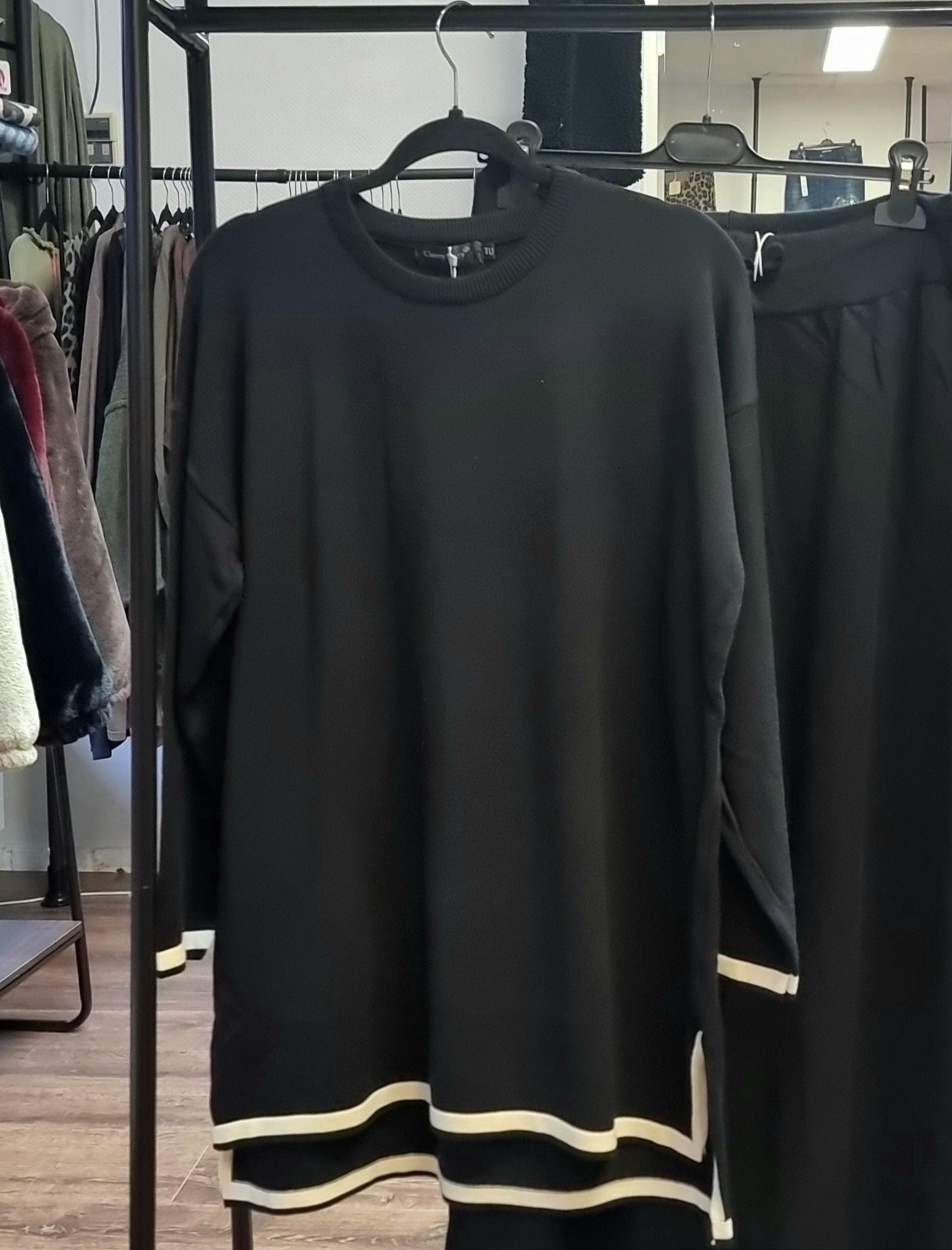 Zweiteiliger Freizeitanzug mit Kontrastkante " EINZEL ERHÄLTLICH