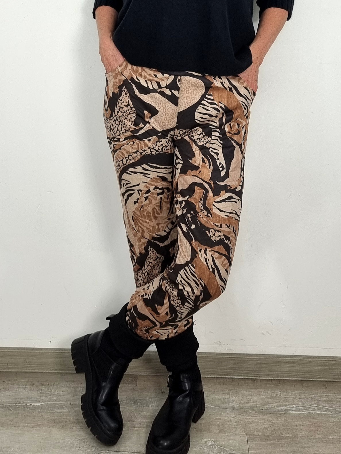 Hose in Wildleder-Optik mit Print